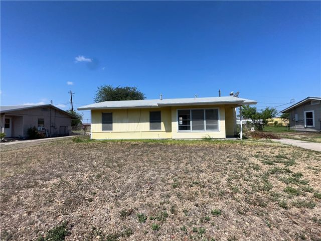 317 Redwood Dr, Mathis, TX 78368