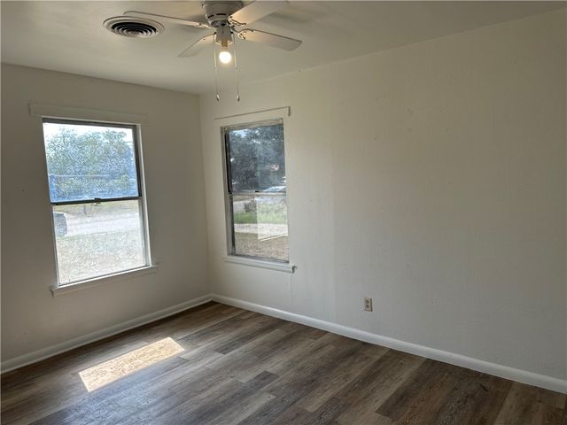 317 Redwood Dr, Mathis, TX 78368