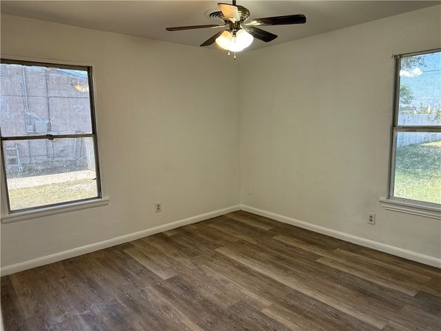 317 Redwood Dr, Mathis, TX 78368