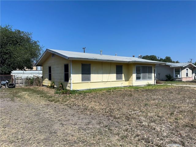 317 Redwood Dr, Mathis, TX 78368