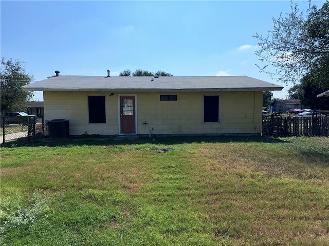 317 Redwood Dr, Mathis, TX 78368