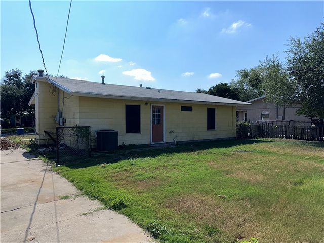 317 Redwood Dr, Mathis, TX 78368