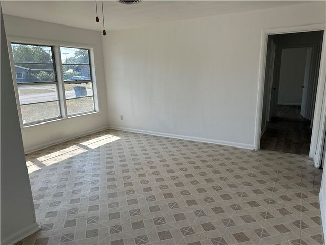 317 Redwood Dr, Mathis, TX 78368