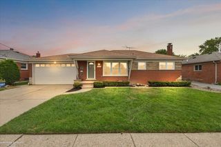22507 Shorewood Drive, Saint Clair Shores, MI 48081
