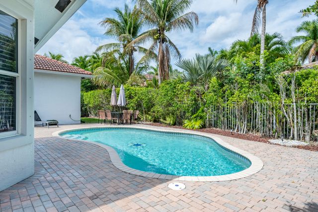 2002 Schooner Lane, Weston, FL 33327