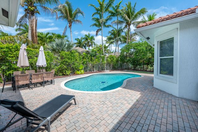 2002 Schooner Lane, Weston, FL 33327