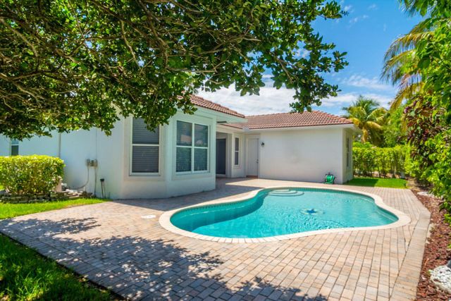 2002 Schooner Lane, Weston, FL 33327
