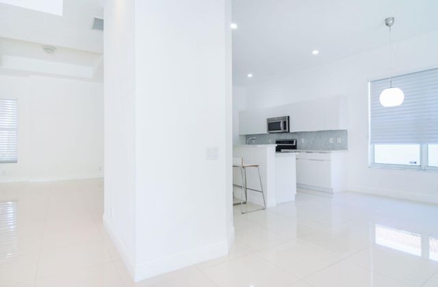 2002 Schooner Lane, Weston, FL 33327