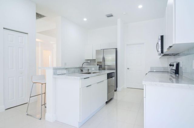 2002 Schooner Lane, Weston, FL 33327