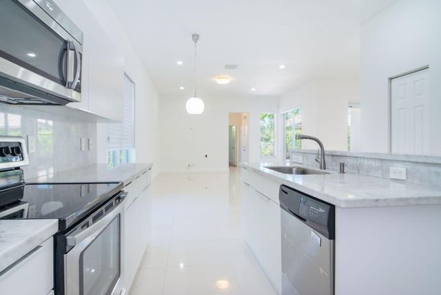 2002 Schooner Lane, Weston, FL 33327