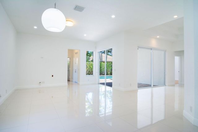 2002 Schooner Lane, Weston, FL 33327