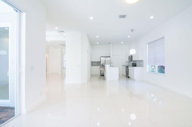 2002 Schooner Lane, Weston, FL 33327