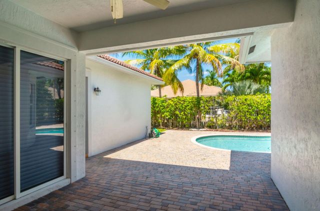 2002 Schooner Lane, Weston, FL 33327