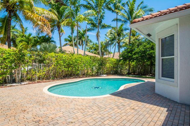 2002 Schooner Lane, Weston, FL 33327