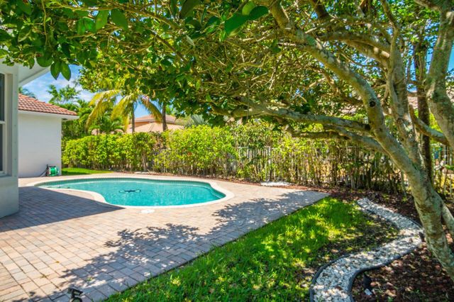 2002 Schooner Lane, Weston, FL 33327