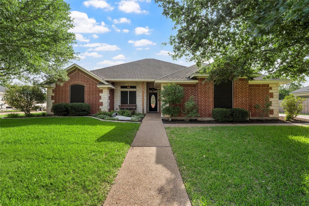 525 Rio Bonito Drive, Robinson, TX 76706