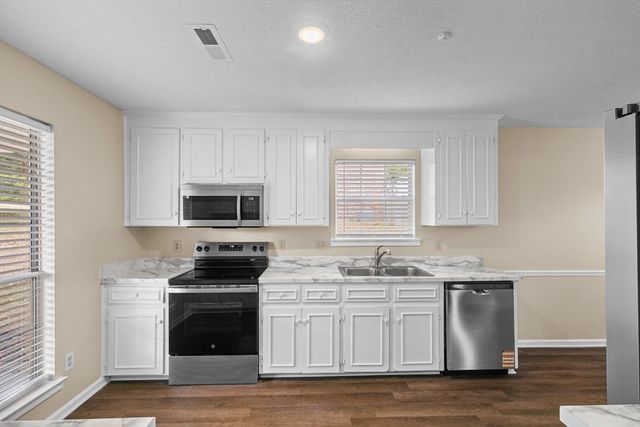 404 Summerrain Terrace, Dothan, AL 36303