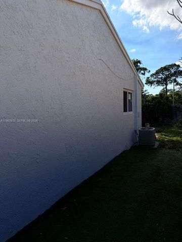 4797 Gladiator Cir, Green Acres, FL 33463