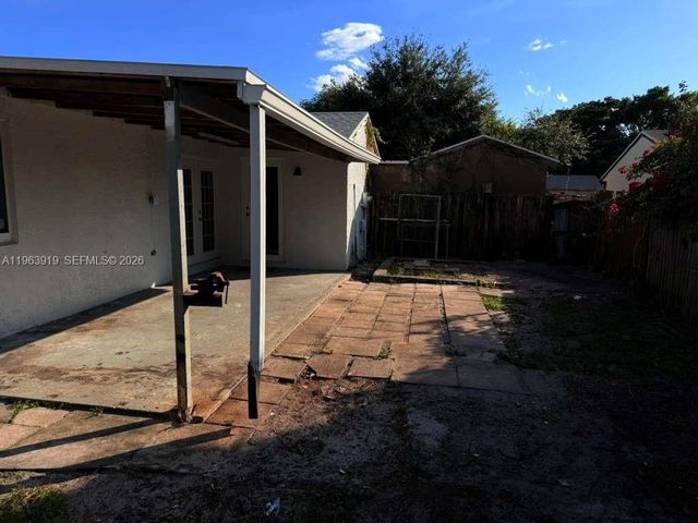 4797 Gladiator Cir, Green Acres, FL 33463