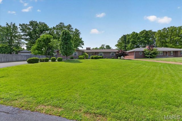 63 Lincord Drive, St Louis, MO 63128