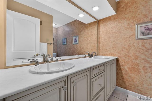63 Lincord Drive, St Louis, MO 63128