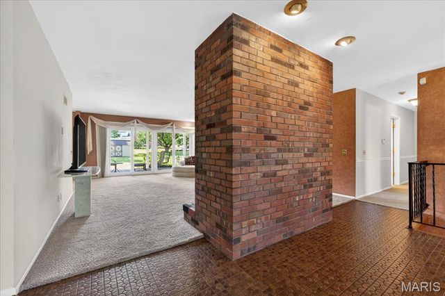 63 Lincord Drive, St Louis, MO 63128