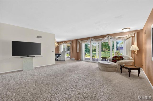 63 Lincord Drive, St Louis, MO 63128