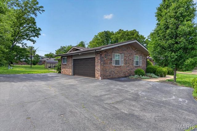 63 Lincord Drive, St Louis, MO 63128