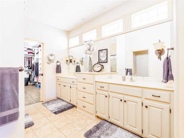 4729 SW Soldier Drive, Lee's Summit, MO 64082