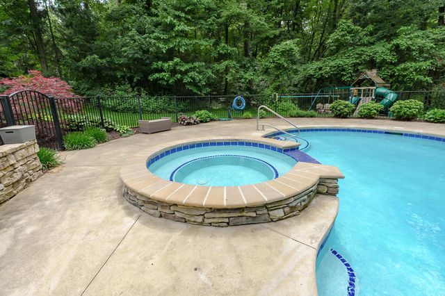 8352 Vinewood Point, Texas Twp, MI 49071