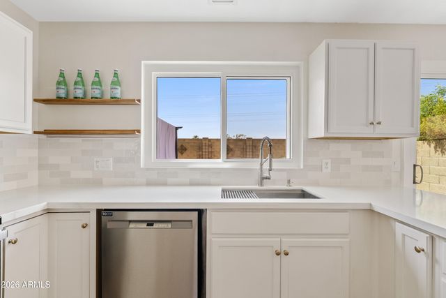 3959 W WHISPERING WIND Drive, Glendale, AZ 85310