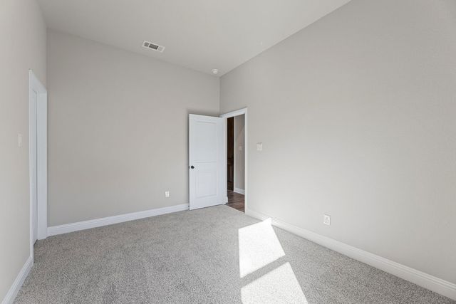 2106 Briarwood Drive, Bridgeport, TX 76426