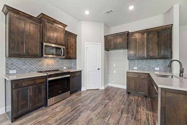 2106 Briarwood Drive, Bridgeport, TX 76426