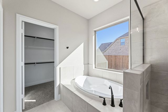 2106 Briarwood Drive, Bridgeport, TX 76426