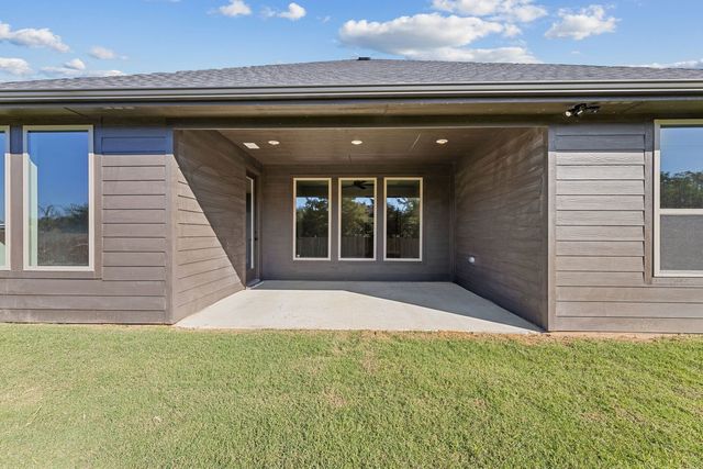 2106 Briarwood Drive, Bridgeport, TX 76426