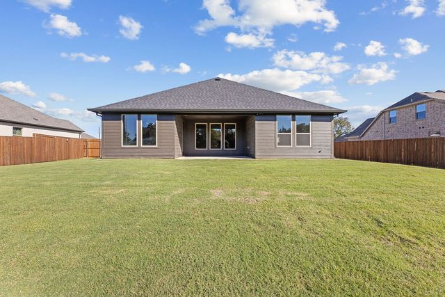 2106 Briarwood Drive, Bridgeport, TX 76426
