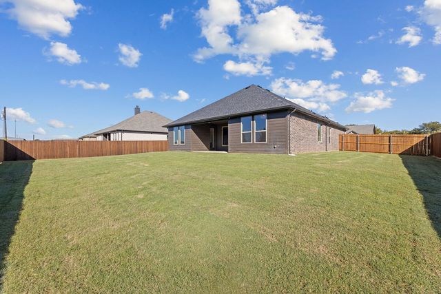 2106 Briarwood Drive, Bridgeport, TX 76426
