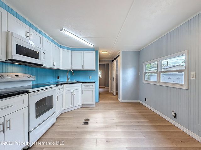 9569 Gray Fox Drive, Weeki Wachee, FL 34613