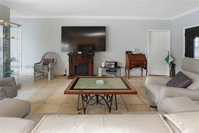 910 N 14th Ct, Hollywood, FL 33020