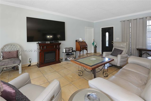 910 N 14th Ct, Hollywood, FL 33020