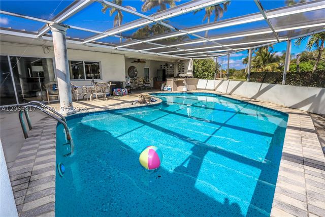 910 N 14th Ct, Hollywood, FL 33020