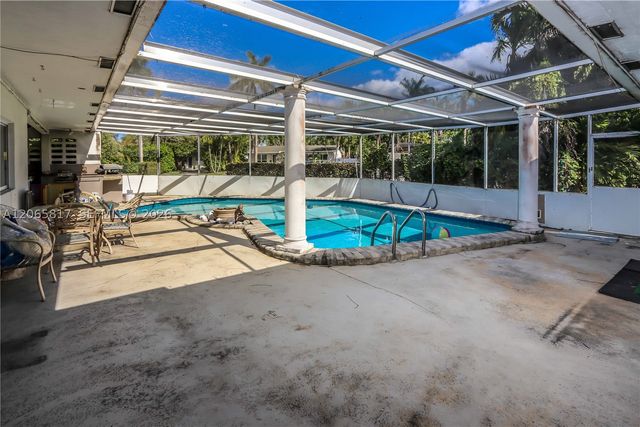 910 N 14th Ct, Hollywood, FL 33020