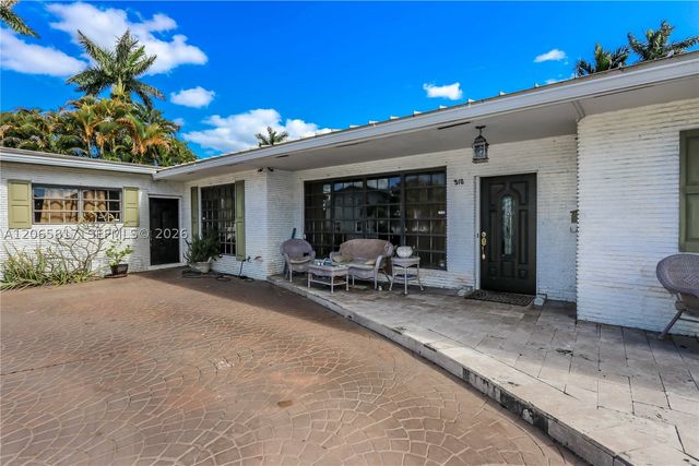 910 N 14th Ct, Hollywood, FL 33020