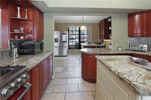 910 N 14th Ct, Hollywood, FL 33020