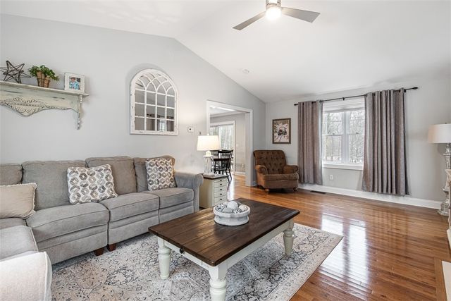 56 Harbor Ridge Lane, Tiverton, RI 02878