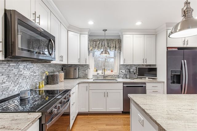 56 Harbor Ridge Lane, Tiverton, RI 02878