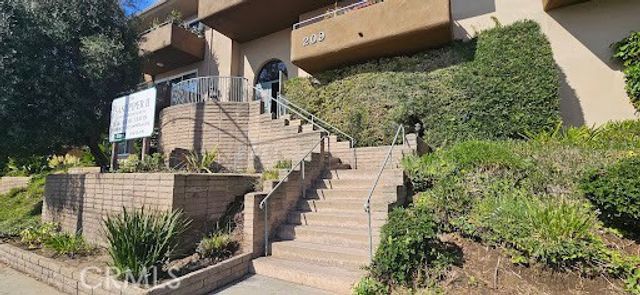 209 S Prospect Avenue 105, Redondo Beach, CA 90277
