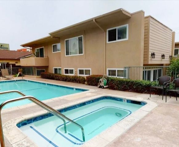 209 S Prospect Avenue 105, Redondo Beach, CA 90277