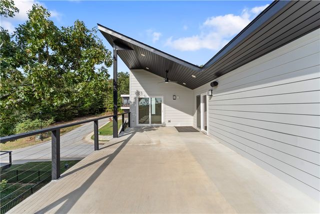 134 S Paddock Loop, Fayetteville, AR 72701