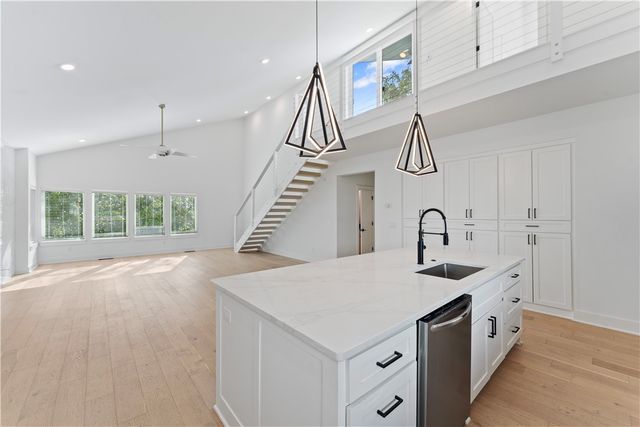 134 S Paddock Loop, Fayetteville, AR 72701